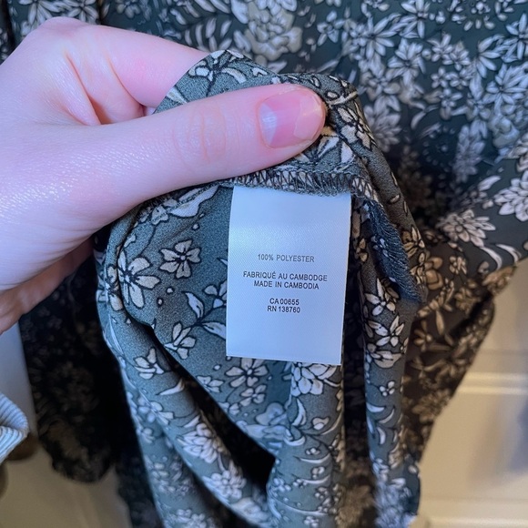 Reitmans- Floral Long Sleeve Blouse - Picture 5 of 6